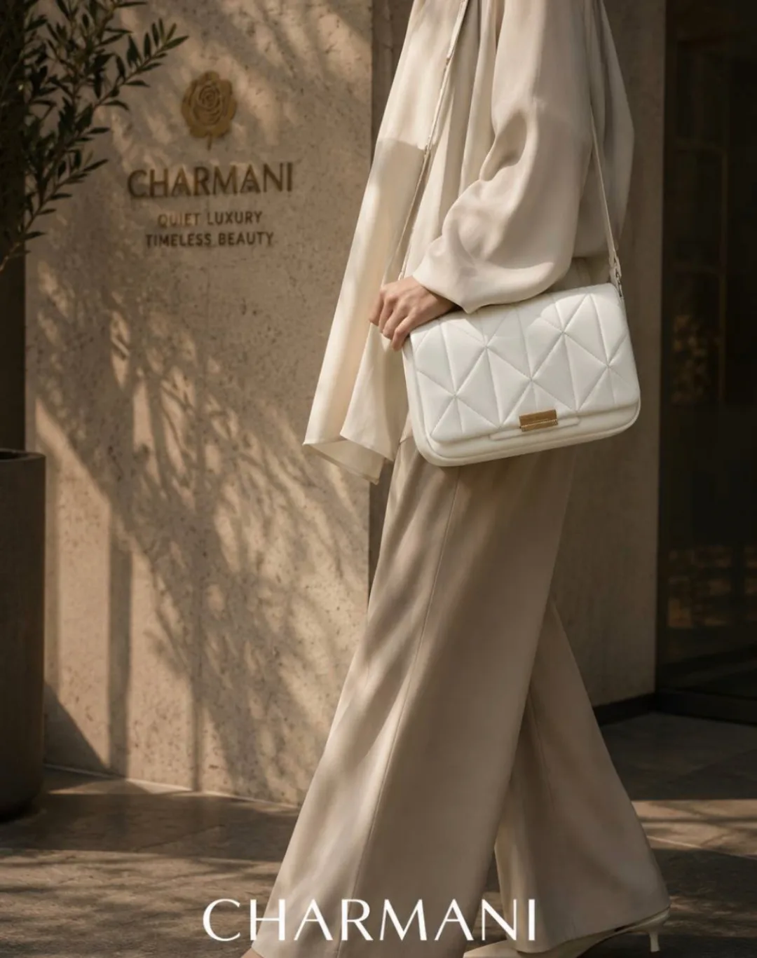 کیف دوشی زنانه x3-135 Charmani، رنگ سفید، جنس چرم، طرح هندسی، مستطیلی