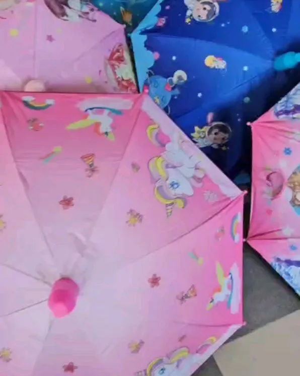 چتر بچگانه طوفان