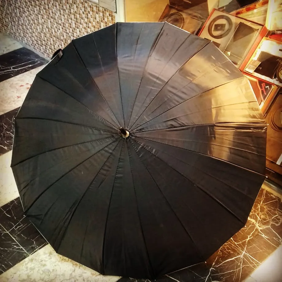 چتر مردانه ۱۶ فنر دوآستر، رنگ مشکی، جنس پارچه، چتر دسته‌دار کلاسیک