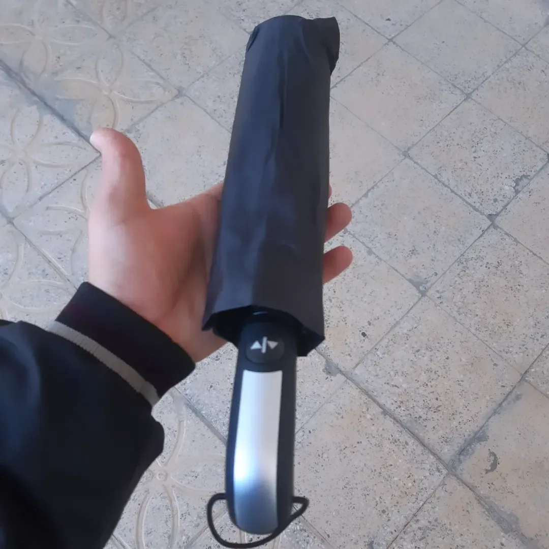 چتر تاشو فول اتوماتیک کاور دار تندر، رنگ مشکی و نقره‌ای، جنس پارچه و پلاستیک، تاشو خودکار