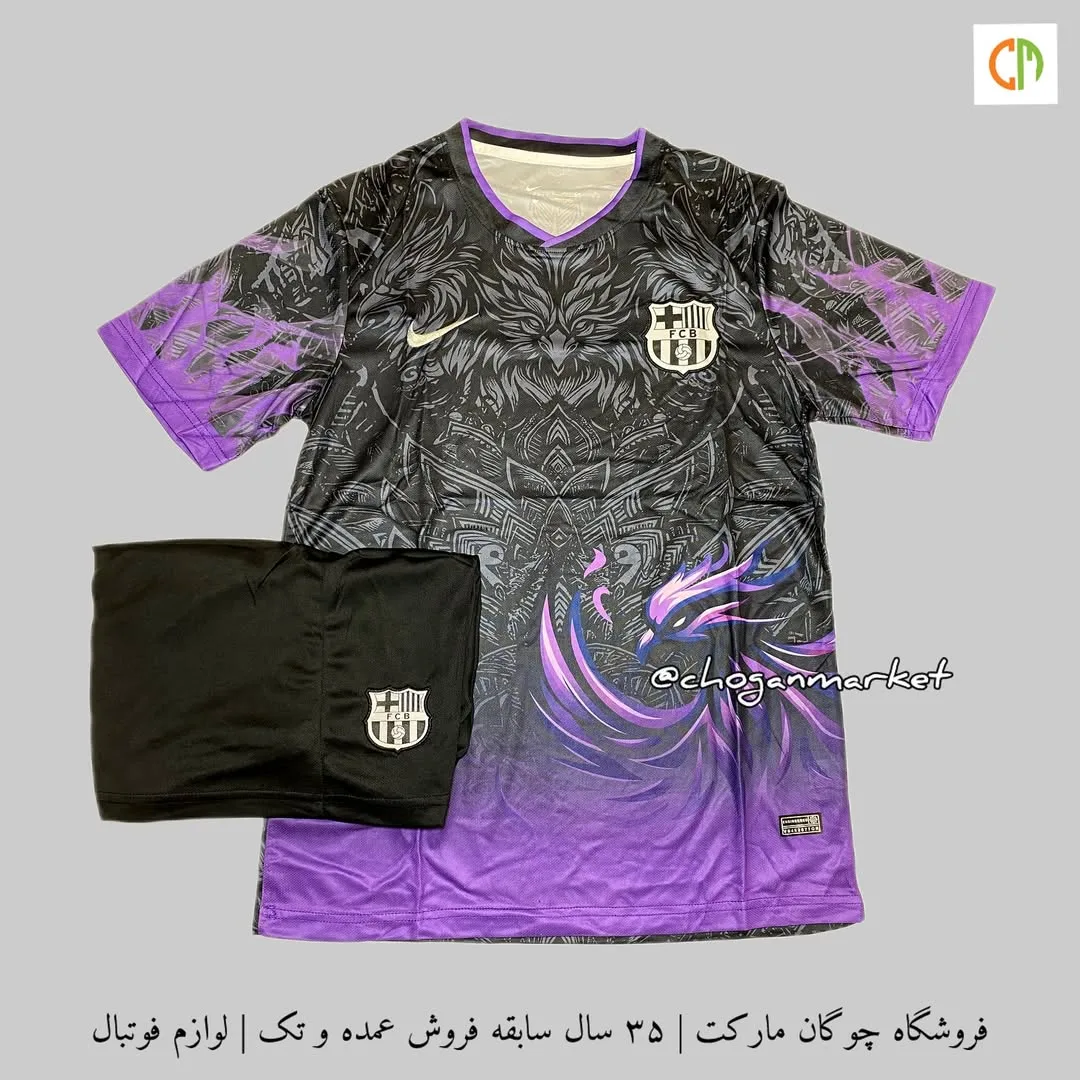 کیت کانسپت بارسلونا طرح ققنوس ۲۰۲۵، رنگ مشکی، بنفش و سفید، جنس پلی‌استر، طرح طرح حیوانی، کوتاه، یقه هفت، آستین کوتاه