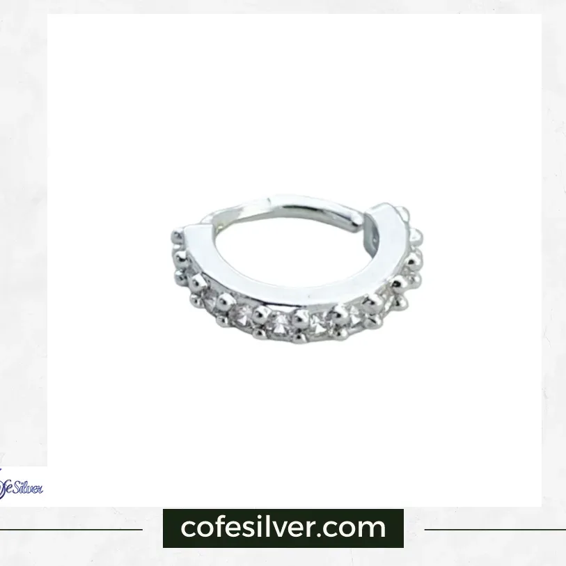 پیرسینگ گوش ژوپینگ، رنگ نقره‌ای و سفید، جنس استیل و نگین، پیرسینگ حلقه نگین‌دار