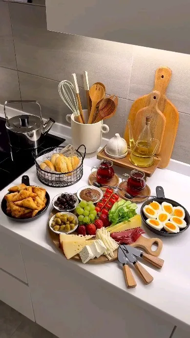 استکان پیرکس ۲۰۰ سی سی، رنگ قهوه‌ای، سفید و زرد، جنس چوب و سرامیک، تخته‌ای