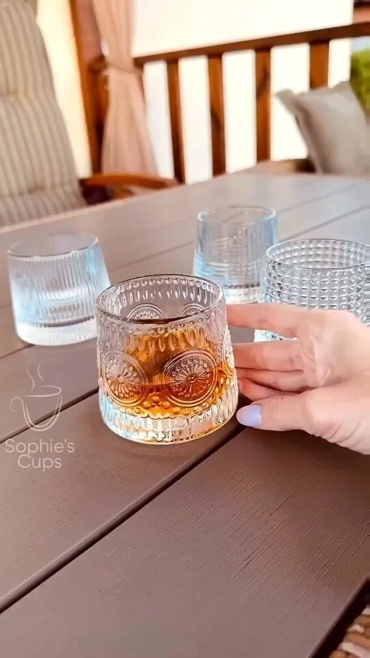 نیم لیوان چرخشی وارداتی، رنگ شفاف، جنس شیشه، طرح هندسی، لیوان کریستالی