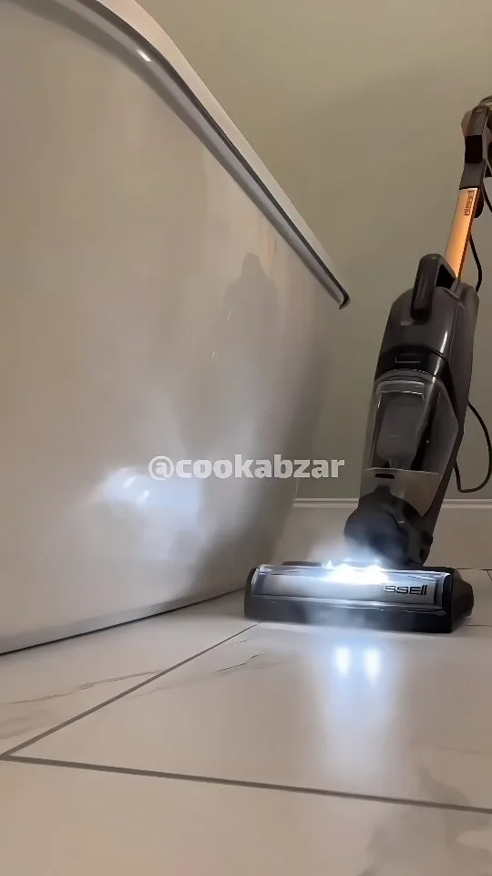 جاروبرقی شوینده بیسل، رنگ مشکی و طلایی، جنس پلاستیک، ایستاده شارژی