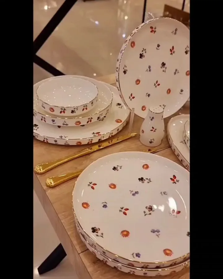 سرویس غذاخوری ۶۰ پارچه دوازده نفره