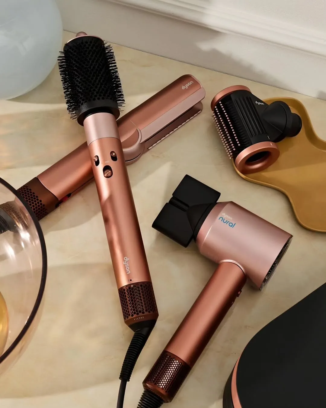 حالتدهنده مو ایررپ Dyson، رنگ رزگلد و مشکی، جنس پلاستیک و فلز، برقی چندکاره
