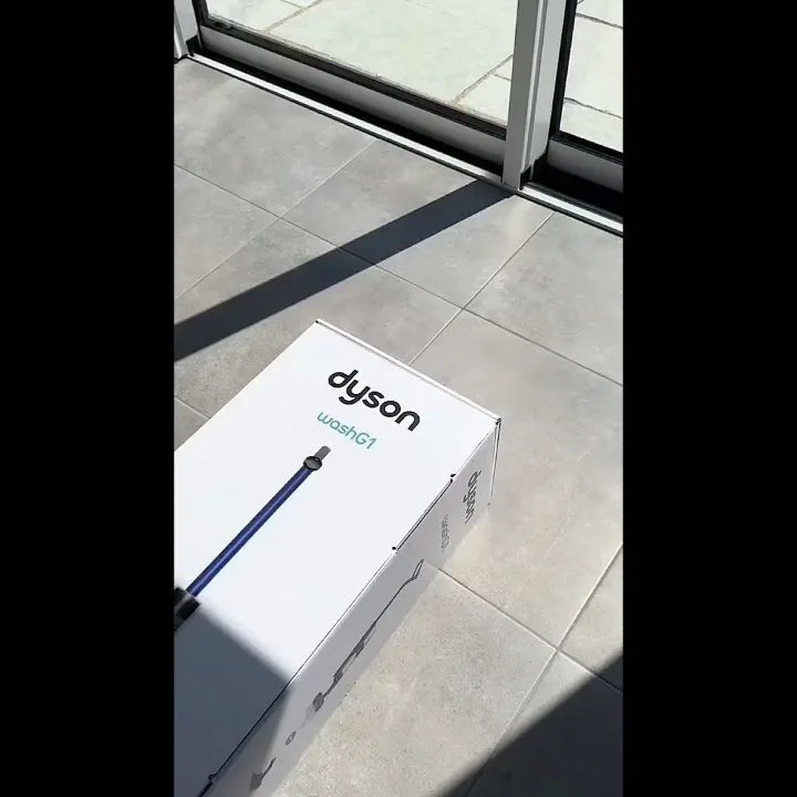زمین‌شوی شارژی Wash G1 Dyson، رنگ آبی، مشکی و نقره‌ای، جنس پلاستیک و فلز، قائم، بی‌سیم