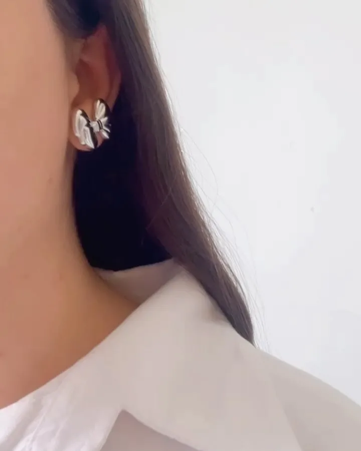 گوشواره حلقه‌ای و پاپیونی