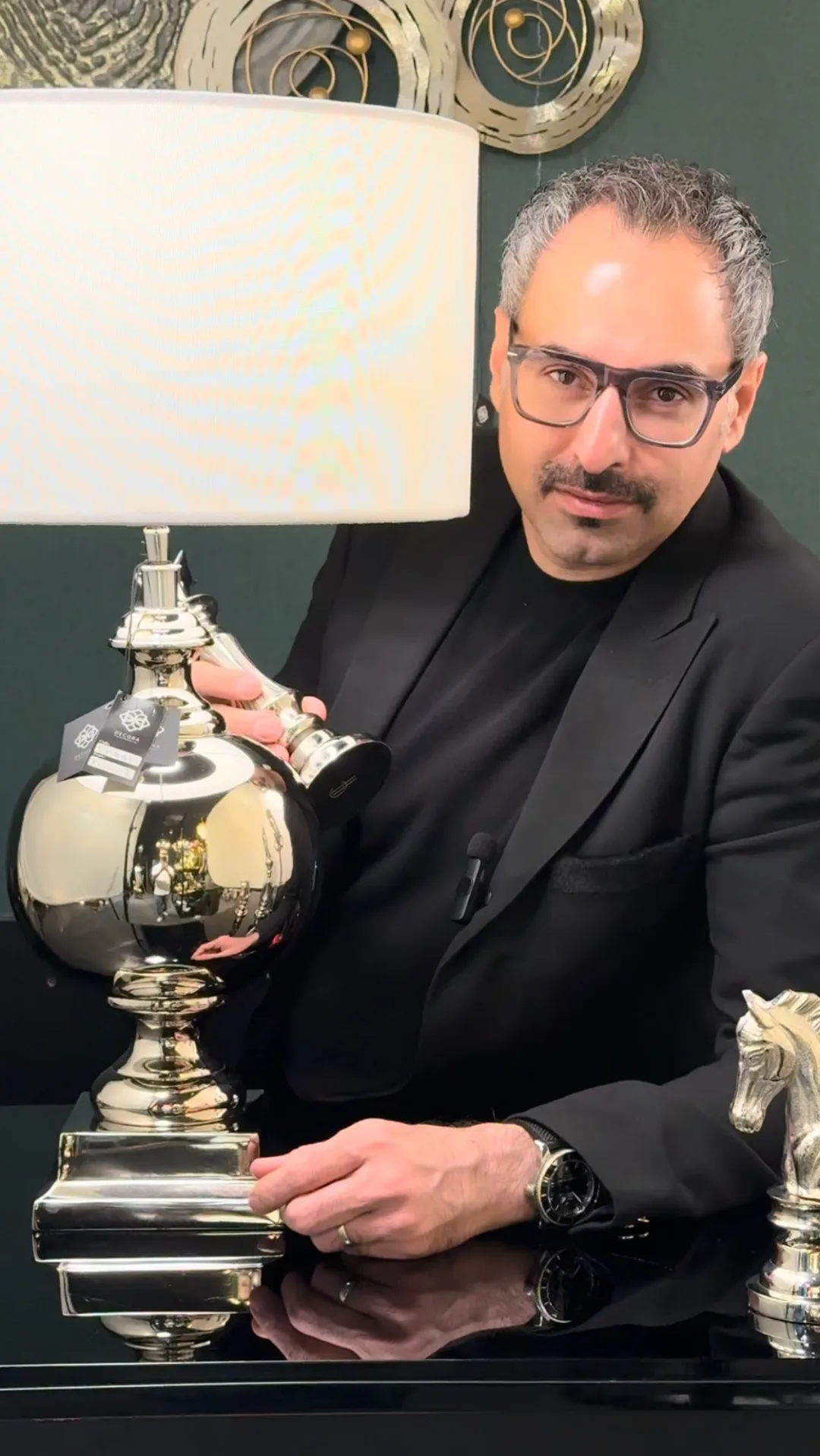 آباژور رومیزی آلومینیومی وارداتی، رنگ نقرهای و سفید، جنس فلز و پارچه، رومیزی با پایه گویشکل