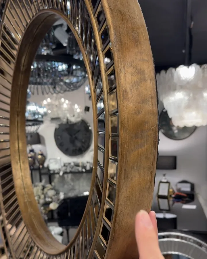 آینه دیواری فایبرگلاس قطر ۱۰۰، رنگ طلایی و قهوه‌ای، جنس شیشه و چوب، بیضی با قاب