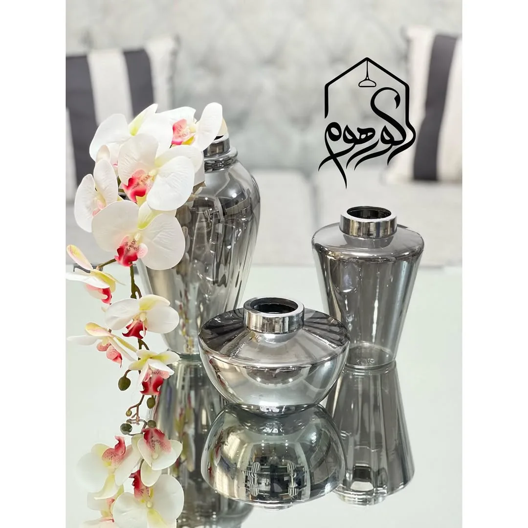 گلدان با طوقه نقره‌ای