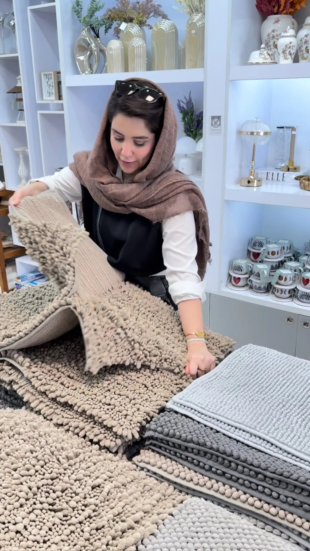 پادری ماکارونی ۵۰x۸۰، رنگ کرم و خاکستری، جنس پارچه و پشمی، مستطیلی پرزدار