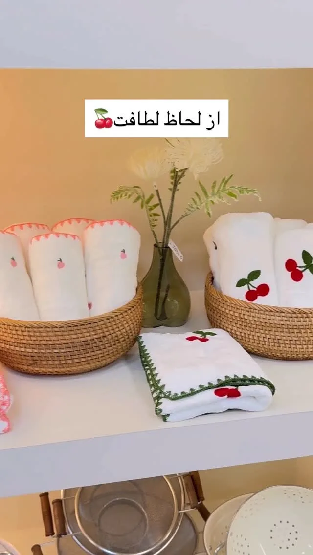 حوله آشپزخانه ۳۳×۷۵، رنگ سفید، قرمز و سبز، طرح گلدوزی، مستطیلی، لولهای