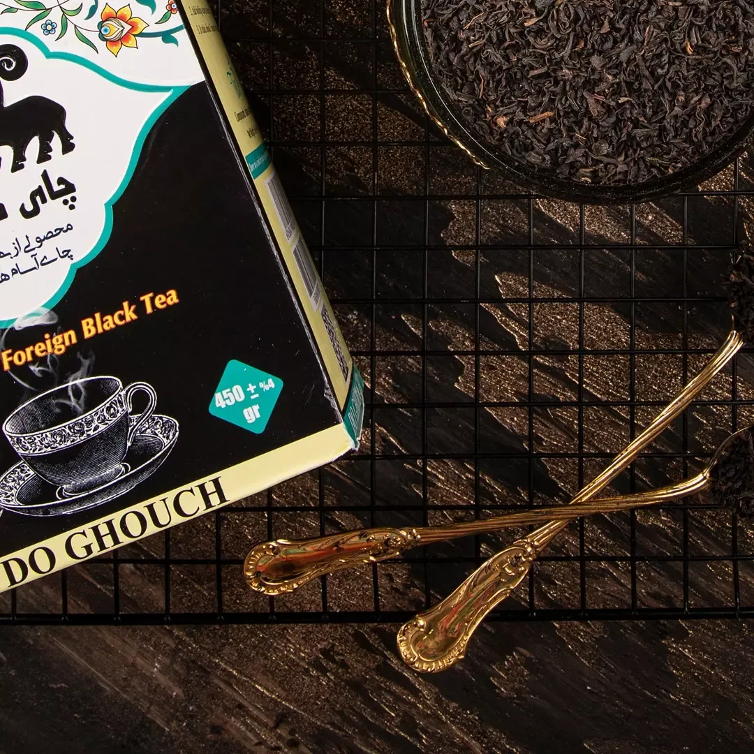 چای سیاه خارجی دوقوچ، رنگ طلایی و مشکی، جنس مقوا و فلز، طرح گلدار، جعبه مقوا چای