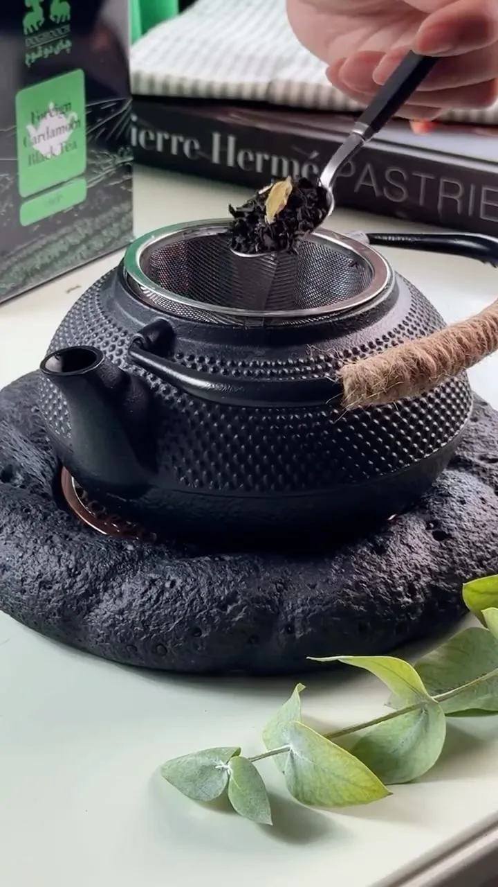 چای سیاه هل خارجی دوقوچ، رنگ مشکی و نقره‌ای، جنس فلز و سنگ، چای خشک