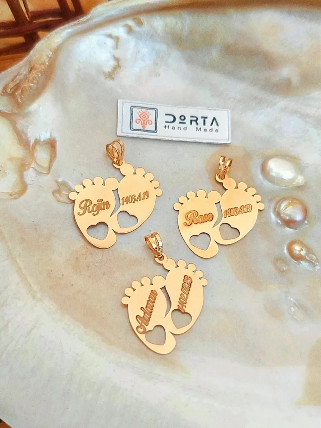 پلاک طرح پای کودک با حکاکی