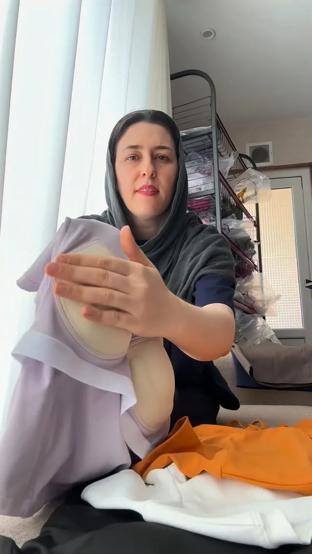کراپ تاپ ورزشی کاپ‌دار زنانه، رنگ یاسی، کوتاه، بدون آستین، دارای کاپ