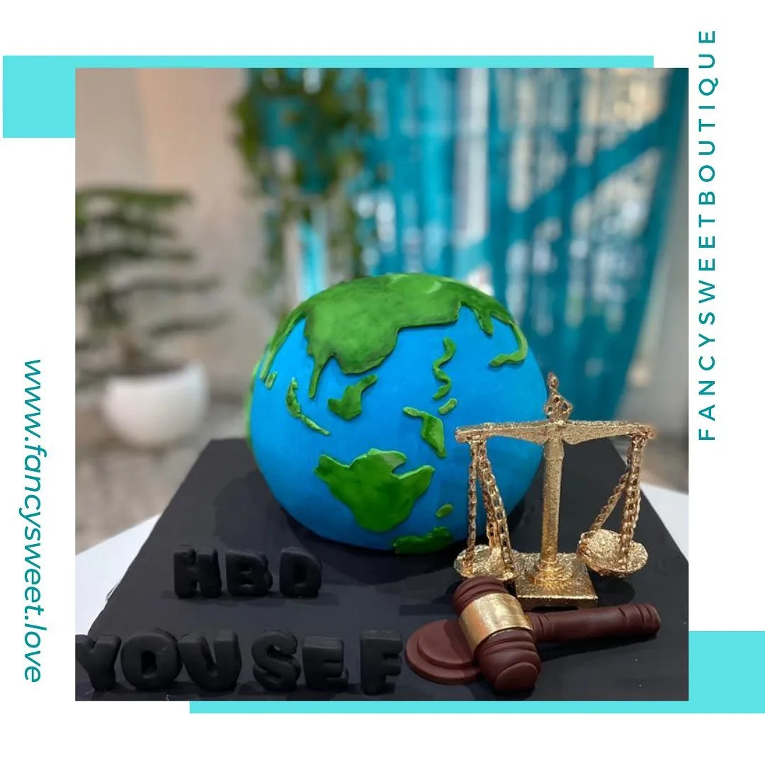 کیک طرح صلح جهانی، رنگ آبی، سبز، مشکی و طلایی، کروی روی پایه