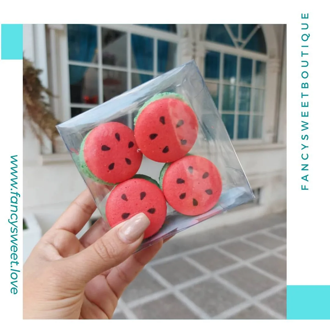 ماکارون، رنگ قرمز و سبز، گرد