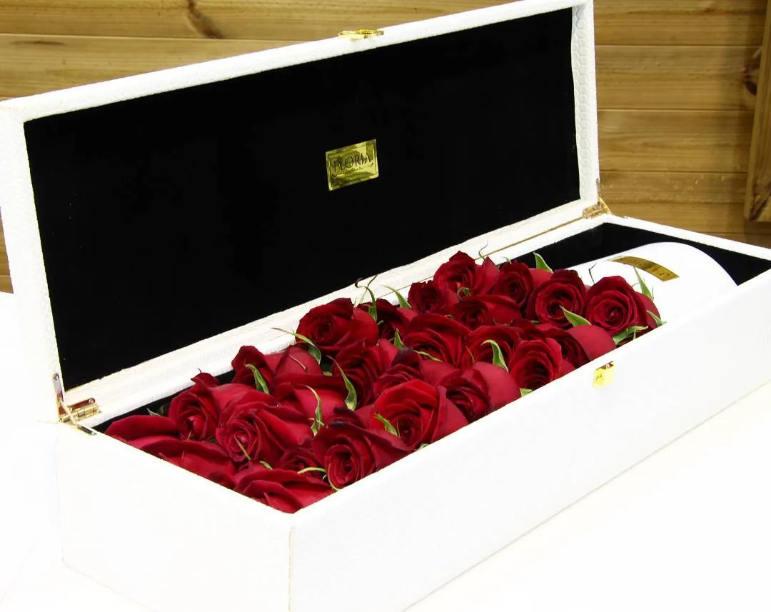 باکس گل، رنگ قرمز و سفید، جنس چوب و گل طبیعی، جعبه گل