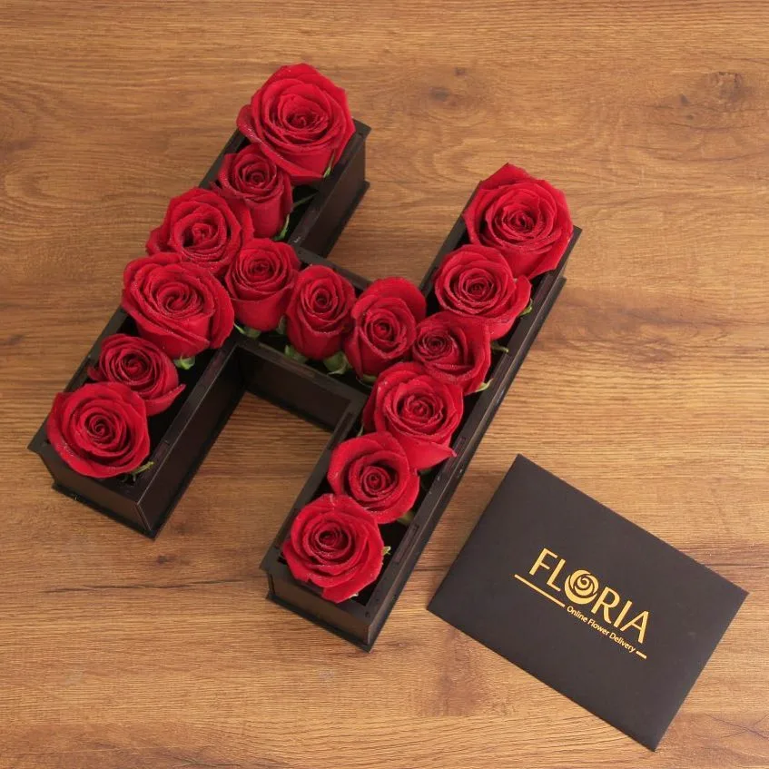 باکس گل حرف H، رنگ قرمز، جنس چوب و مقوا، باکس گل حرف اچ
