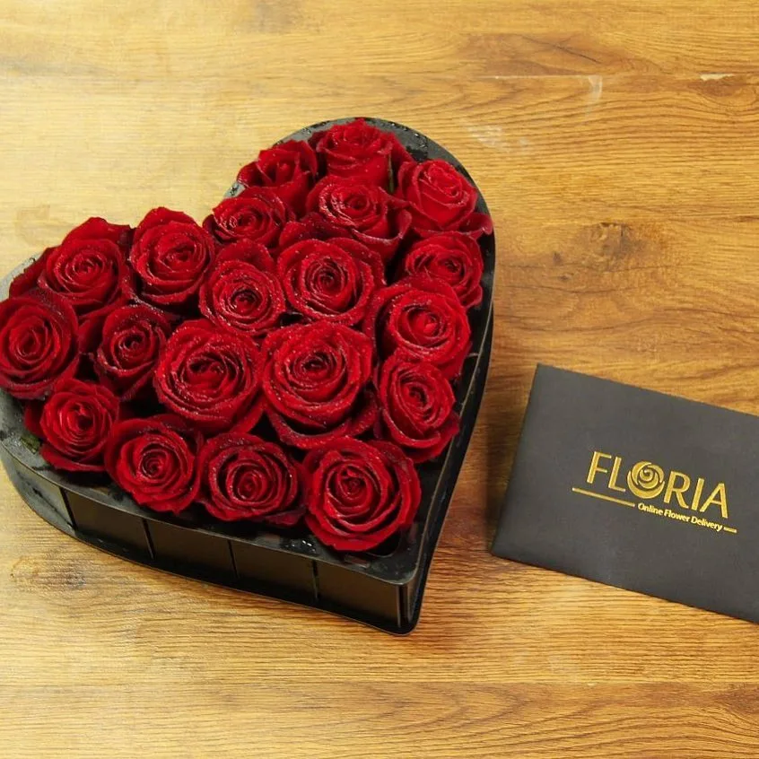 باکس قلب با رز قرمز هلندی، رنگ مشکی، قلب قلبی