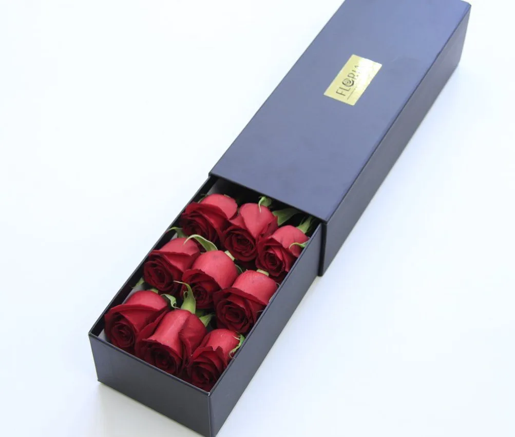 باکس گل رز کشویی، رنگ قرمز و مشکی، جنس گل طبیعی و مقوا، باکس گل کشویی بلند