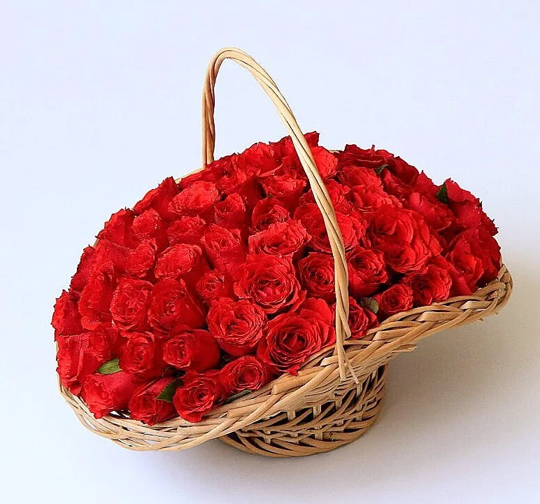سبد گل رز قرمز غزال، جنس چوب و حصیر، سبد گل دستهدار