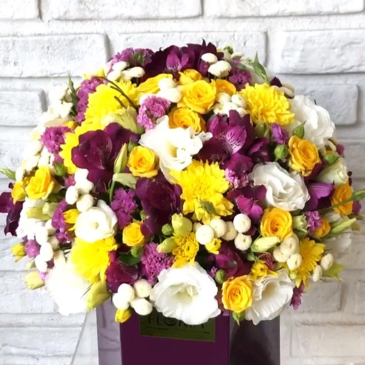 باکس گل بنفش و زرد فلوریا، رنگ سفید، باکس مربعی