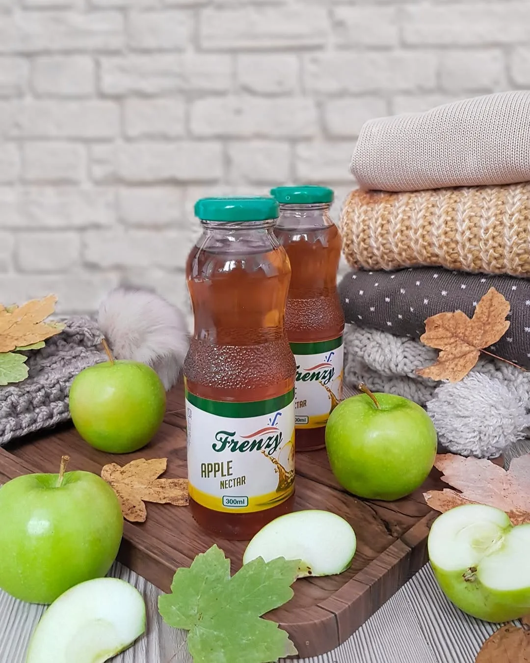 نکتار سیب، رنگ قهوهای روشن، جنس پلاستیک، بطری
