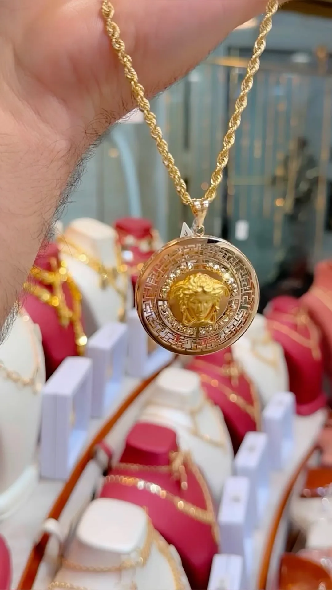 مدال ورساچه با زنجیر طنابی KHOSHE GOLD