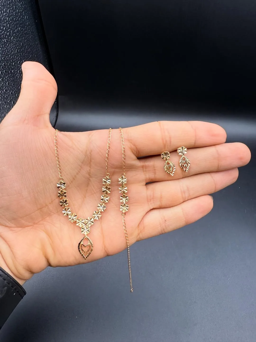 سرویس طلا سبک کادویی — عکس ۴