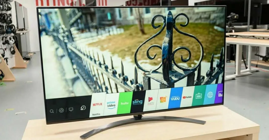 تلویزیون ال جی SM8100، رنگ مشکی، جنس شیشه و پلاستیک، صفحه تخت