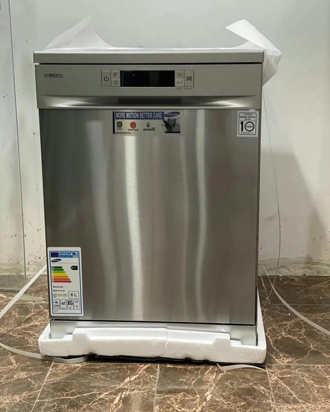 ماشین ظرفشویی سامسونگ DW60M5070FW، رنگ نقره‌ای، جنس استیل و فلز