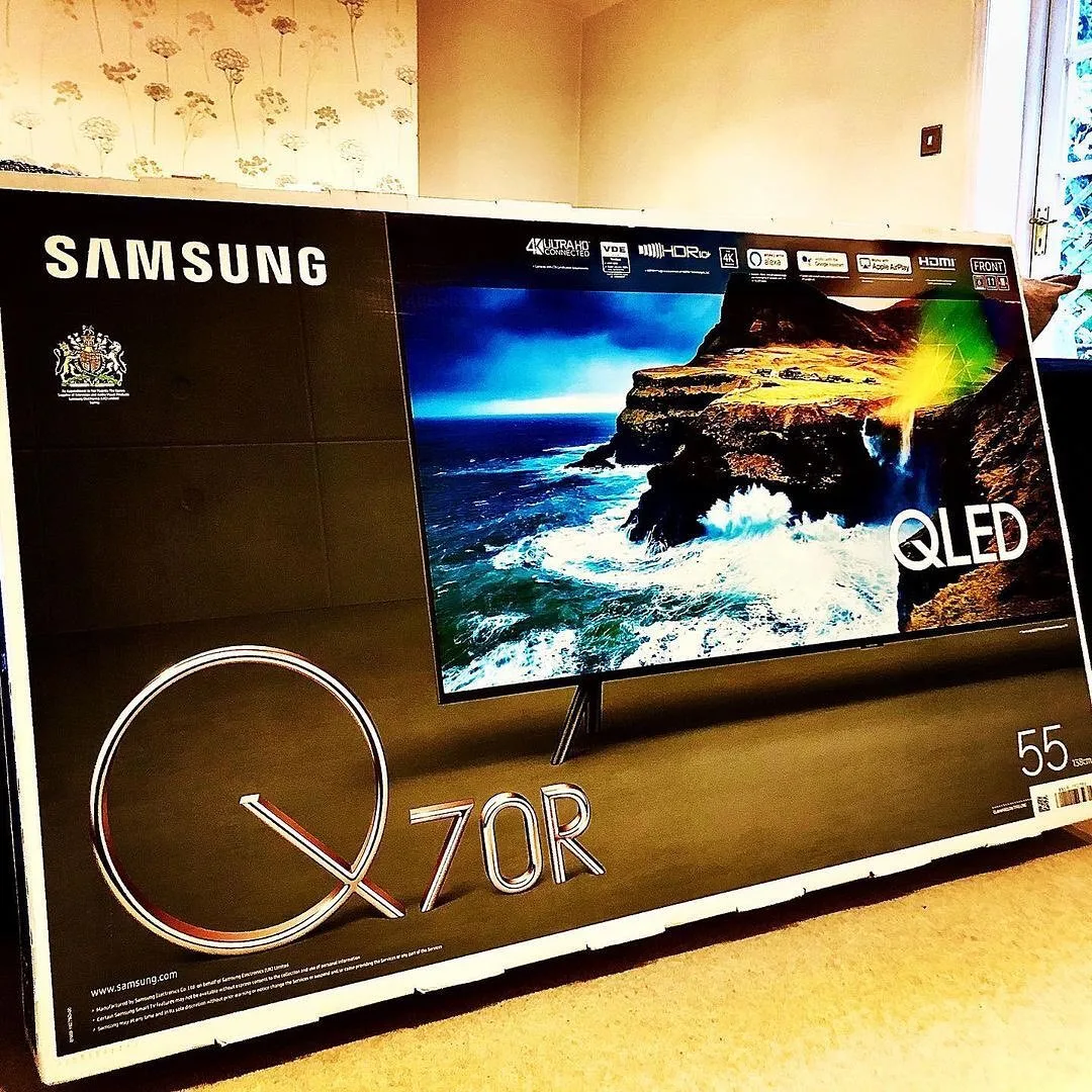 تلویزیون QLED مدل Q70R سامسونگ، رنگ مشکی، جنس پلاستیک، تلویزیون صفحه تخت