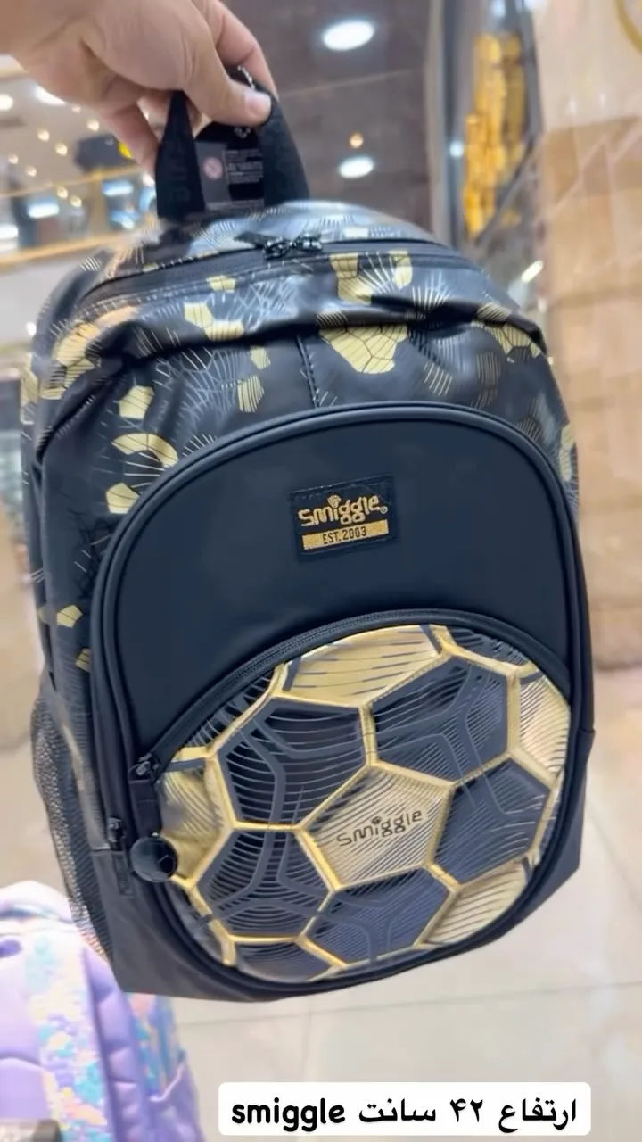 کوله پشتی اسمیگل ۴۲ سانت Smiggle، رنگ مشکی و طلایی، طرح هندسی
