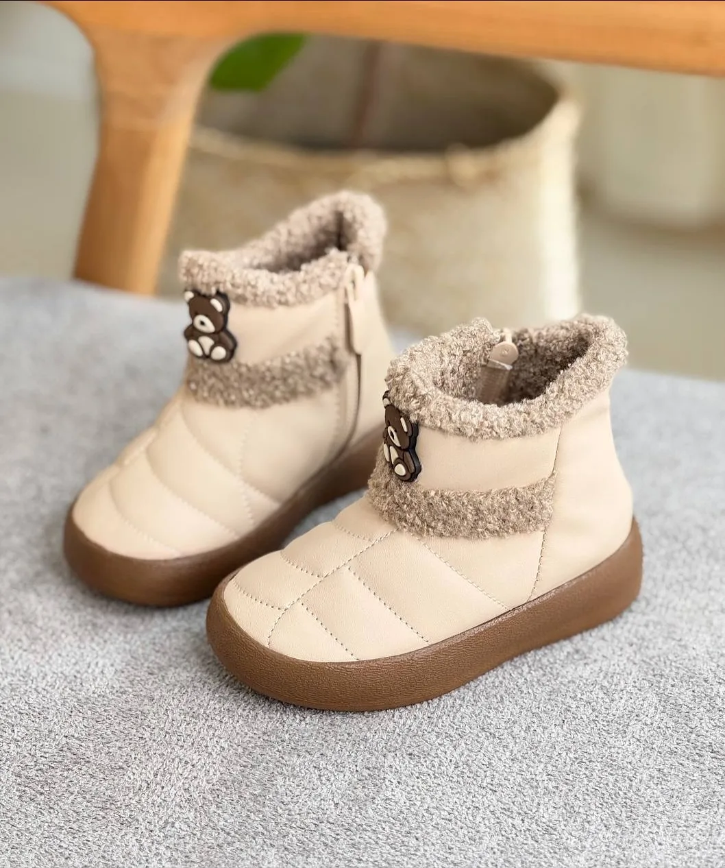 بوت اسپرت تدی — رنگ کرم — نمای کنار — زیپ — عکس ۴