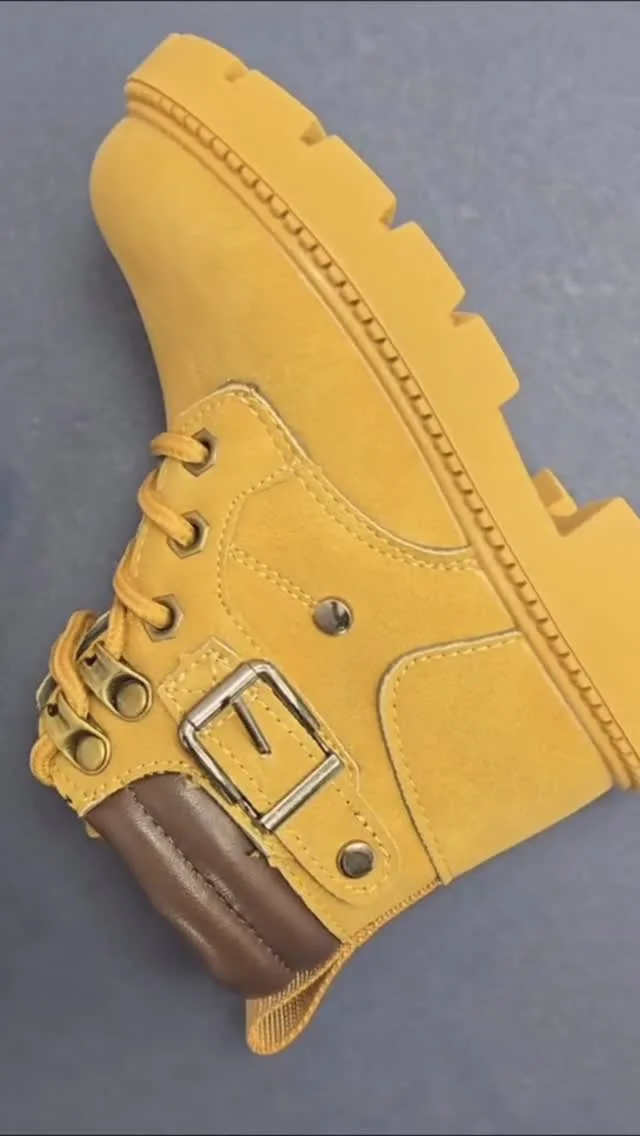 بوت بچگانه، رنگ زرد و قهوهای، جنس چرم، بنددار، سگکدار