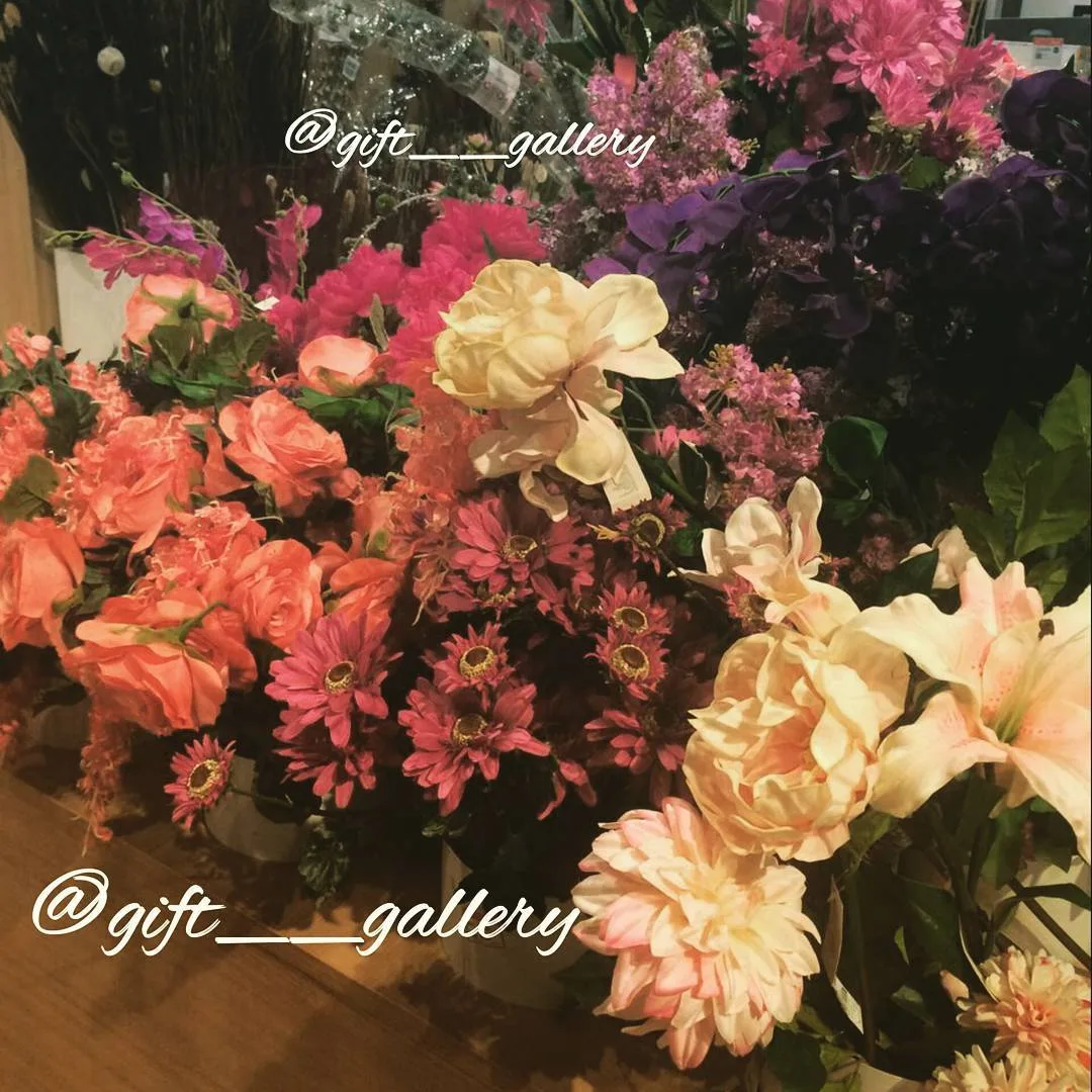 گل لمسی مصنوعی، رنگ صورتی، گلبهی و زرد، جنس پارچه، دسته‌گل ترکیبی