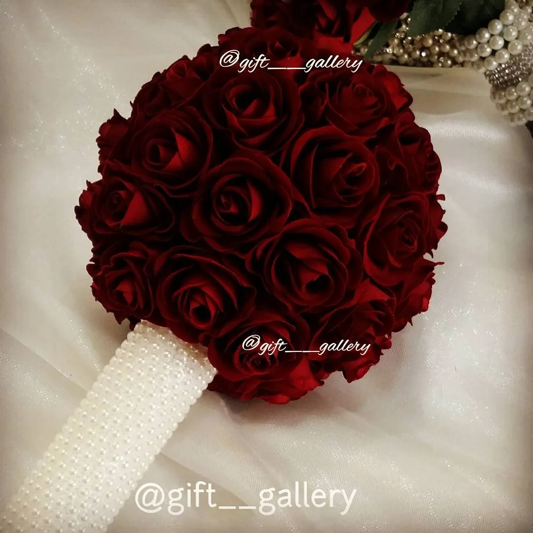 دسته گل رز توپی، رنگ قرمز و سفید، جنس پارچه، دسته گل گرد