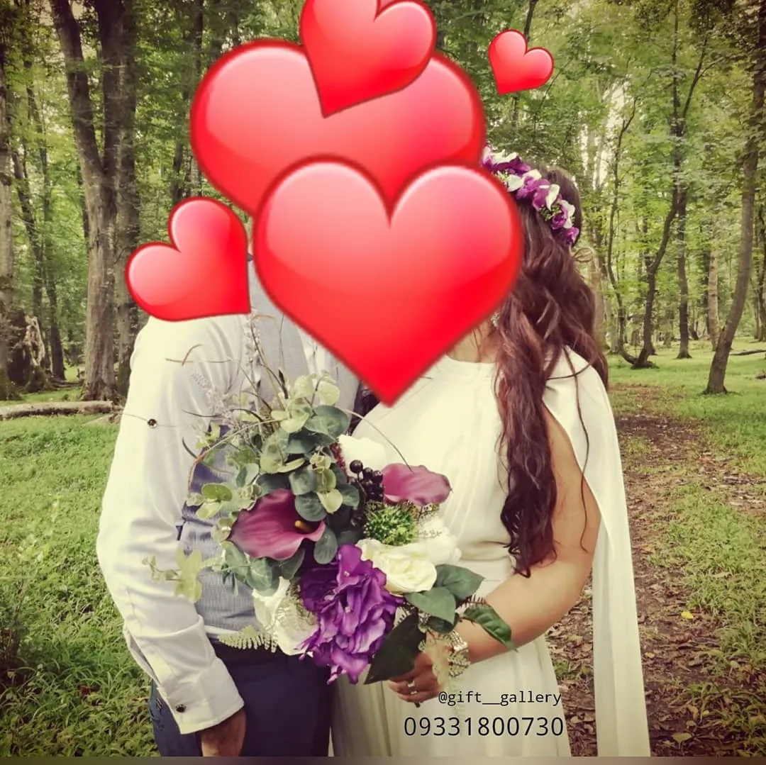 دسته گل عروس فرمالیته، رنگ بنفش، سفید و سبز، طرح گلدار، دسته گل گرد