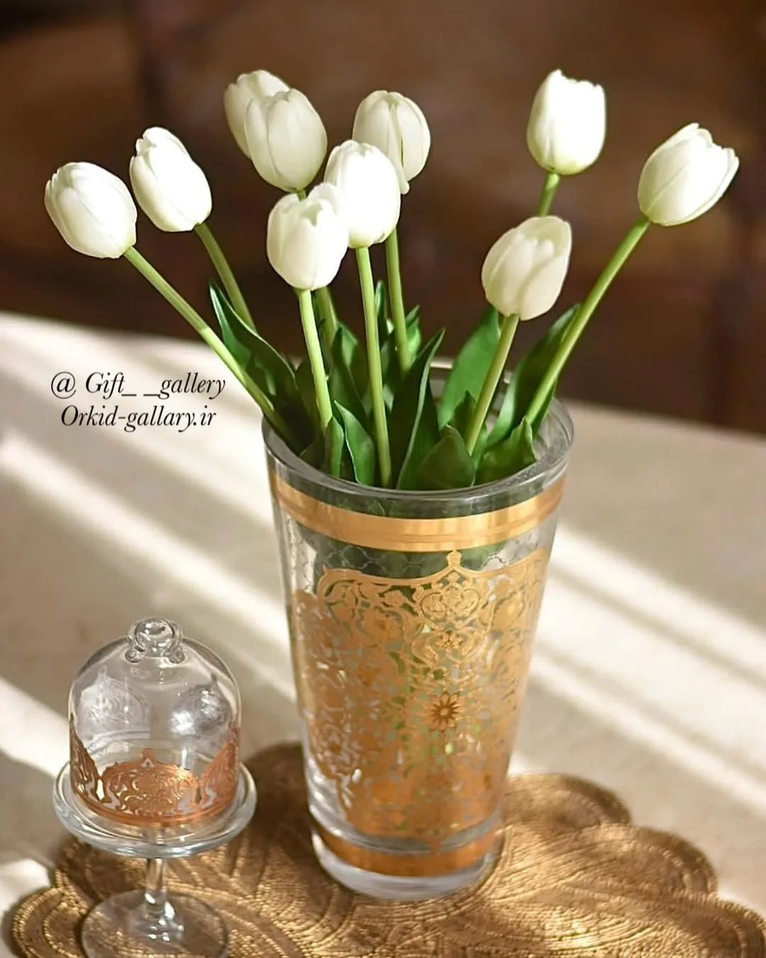 بوته گل لاله سفید ۵ گل، رنگ شفاف و طلایی، جنس شیشه، استوانه‌ای