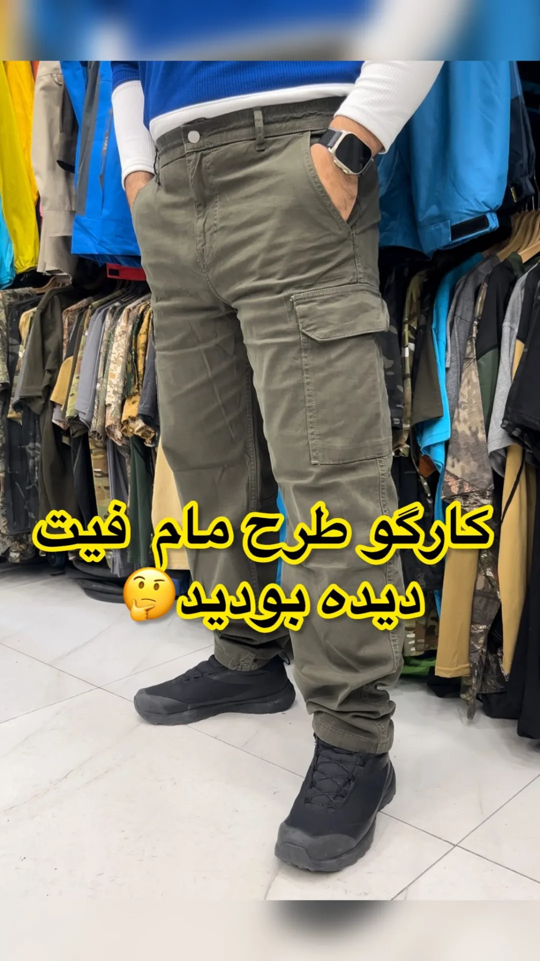شلوار شش جیب کارگو طرح مام فیت، رنگ زیتونی، کمر بند، تک جیبی، جذب