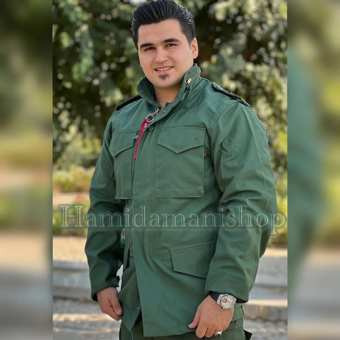 اورکت، رنگ سبز زیتونی، جنس کتان، یقه‌دار، آستین بلند، جیب‌دار