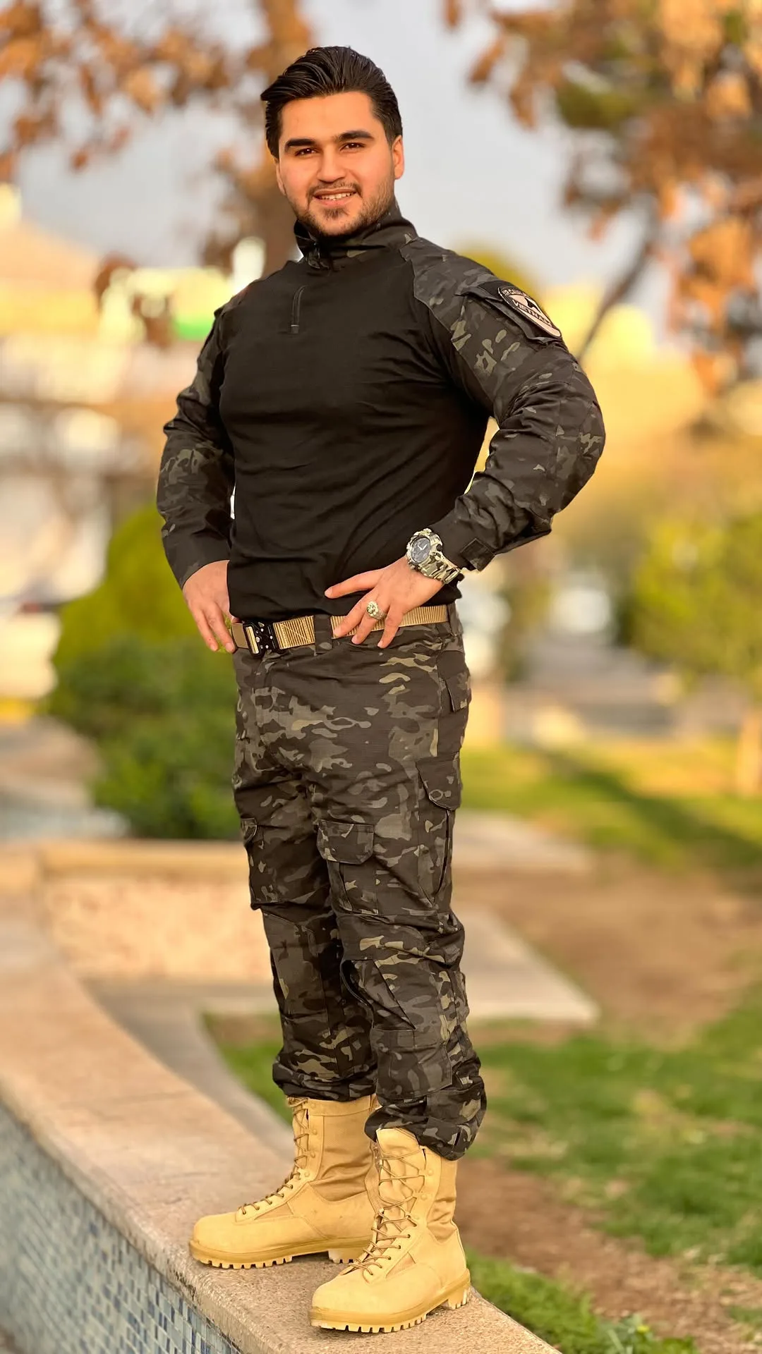 ست لباس تاکتیکال، رنگ مشکی و سبز ارتشی، بالاتنه جذب، شلوار کارگو