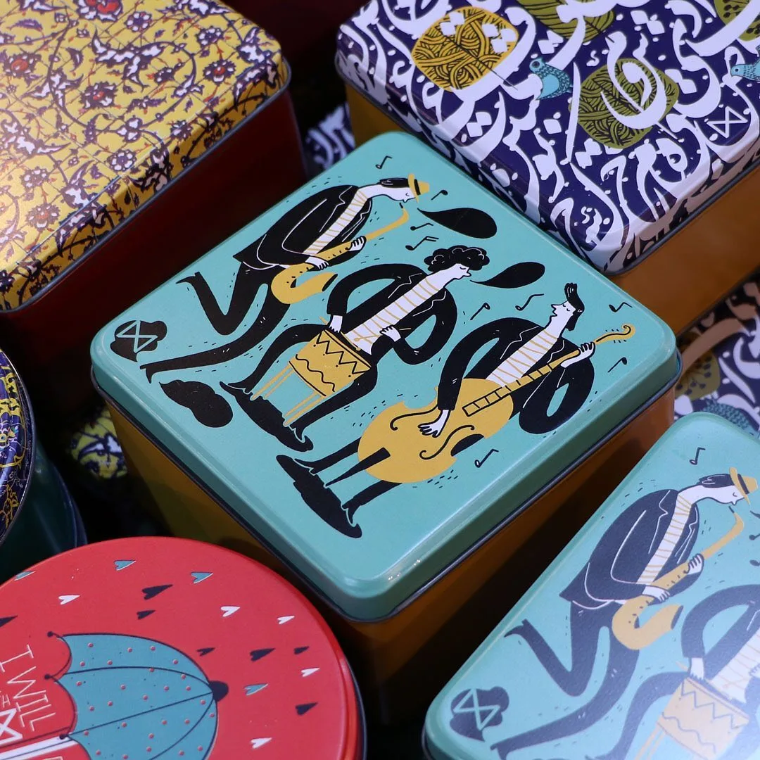 قوطی فلزی مکعبی — رنگ فیروزه‌ای — نمای چندکالا — قوطی فلزی — عکس ۳