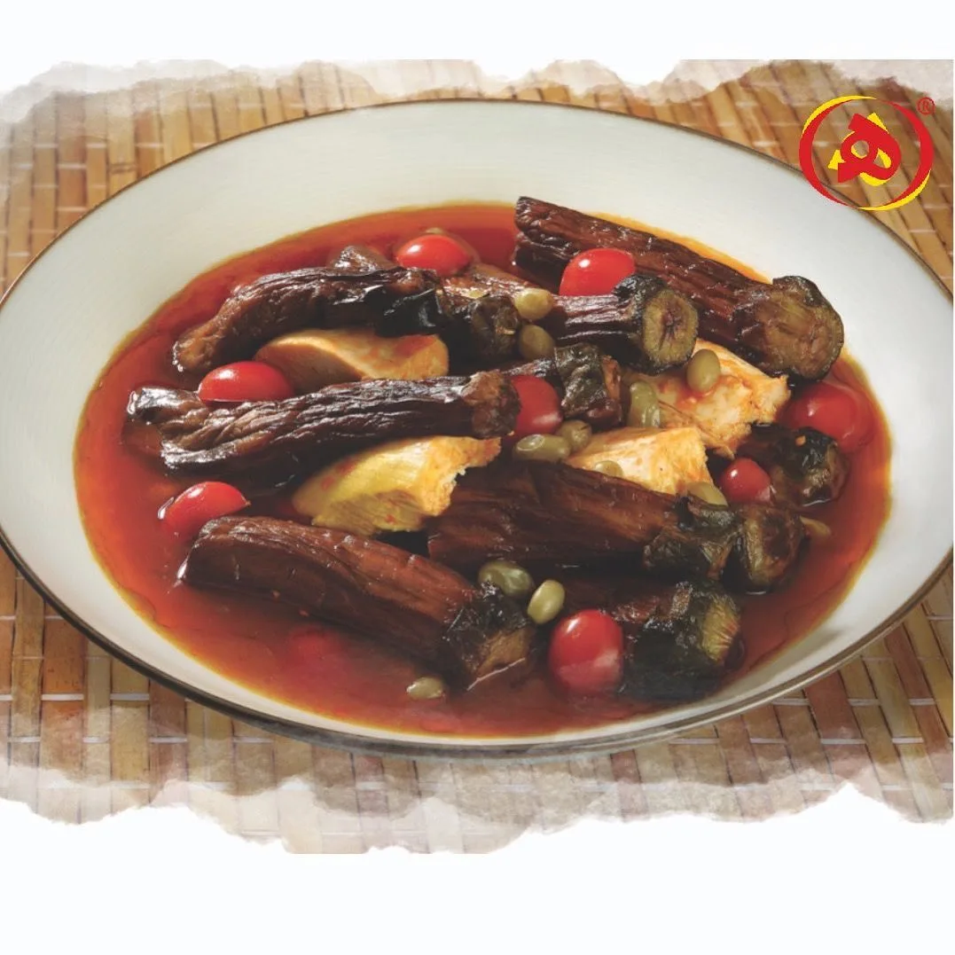 خورش جوجه غوره بادمجان، رنگ قهوهای، قرمز و زرد، بشقاب خورشت