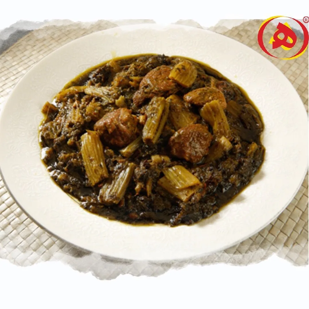 خورش کرفس، رنگ قهوهای و سبز، بشقاب خورشت