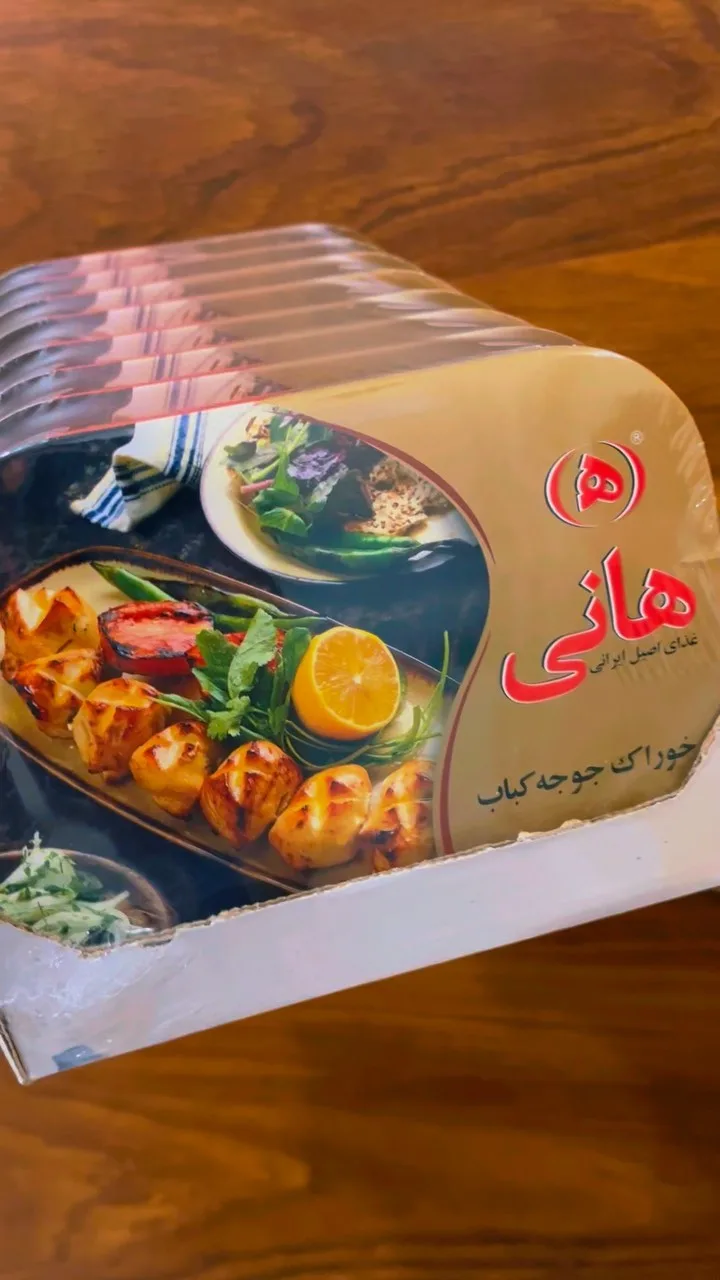 خوراک جوجه کباب آماده هانی، رنگ کرم و قرمز، جنس مقوا و پلاستیک، جعبه مستطیلی